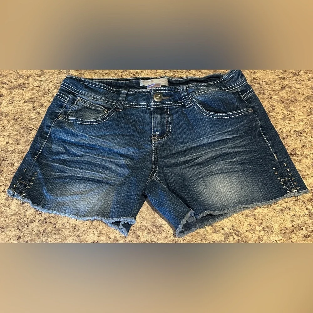 No Boundaries Dark Denim Jean shorts size 9